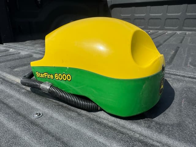 Image of John Deere StarFire 6000 equipment image 1