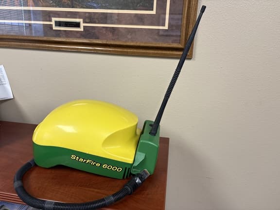 Image of John Deere StarFire 6000 Image 1