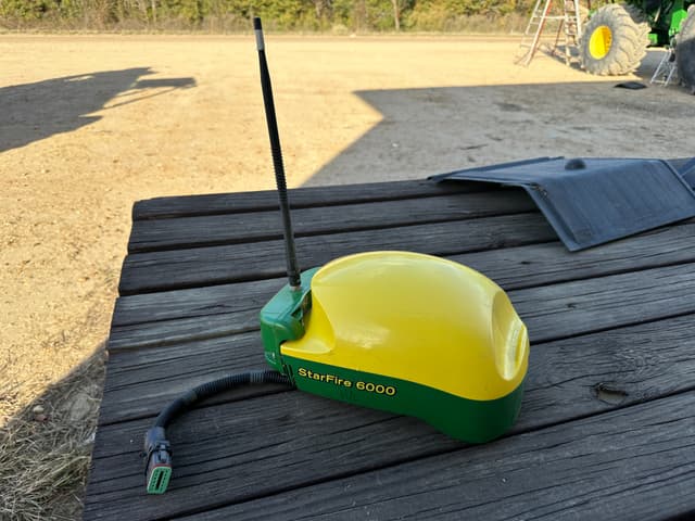 Image of John Deere StarFire 6000 equipment image 1
