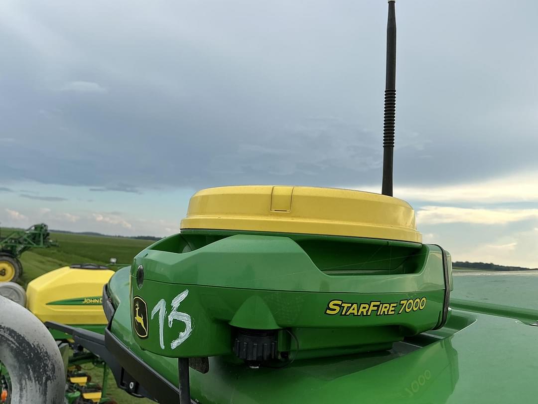 Image of John Deere StarFire 7000 Image 0