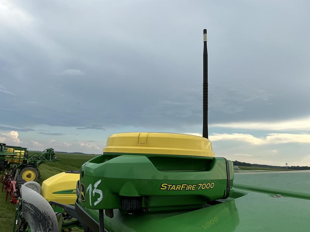 Image of John Deere StarFire 7000 Image 1