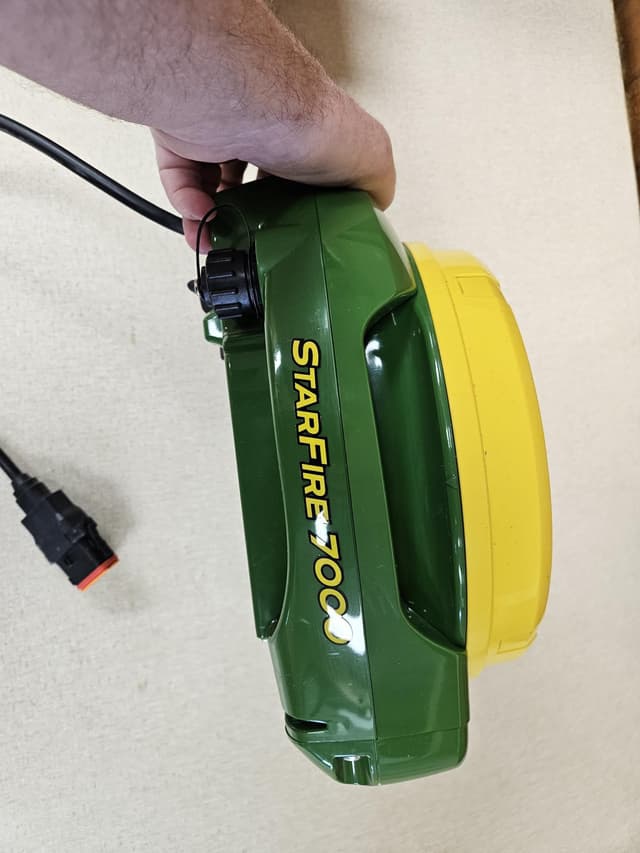 Image of John Deere StarFire 7000 equipment image 3