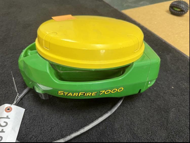 Image of John Deere StarFire 7000 Image 1