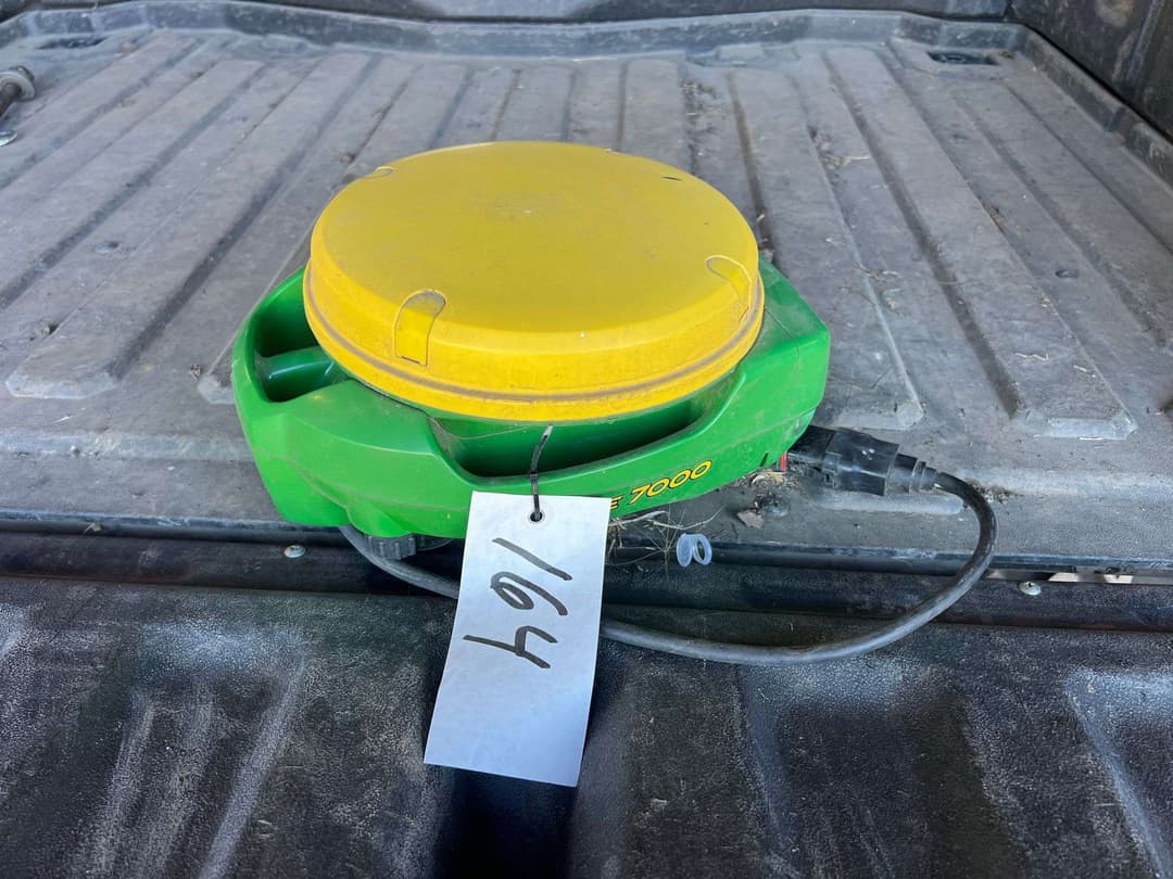 Image of John Deere StarFire 7000 Primary image