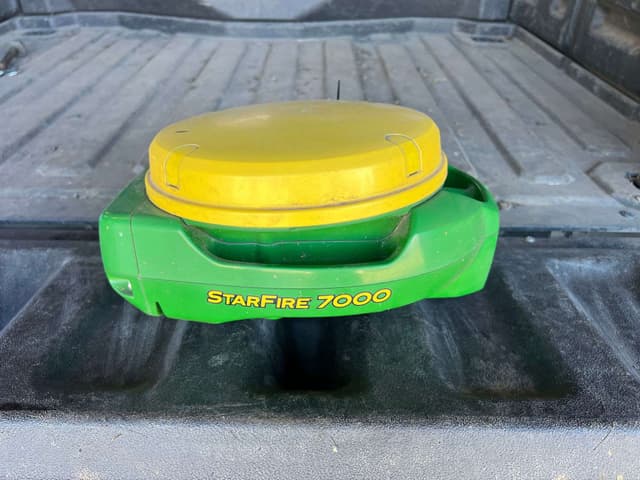 Image of John Deere StarFire 7000 equipment image 2