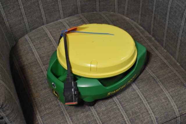 Image of John Deere StarFire 7000 equipment image 1