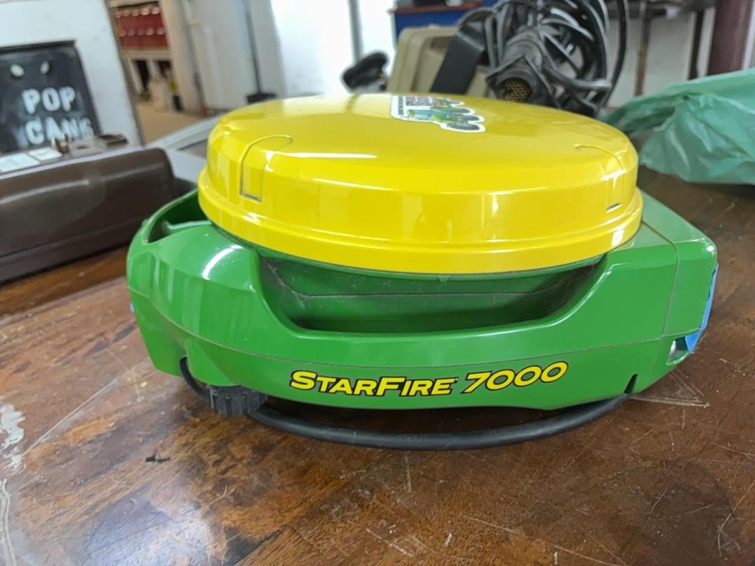 Image of John Deere StarFire 7000 Image 0