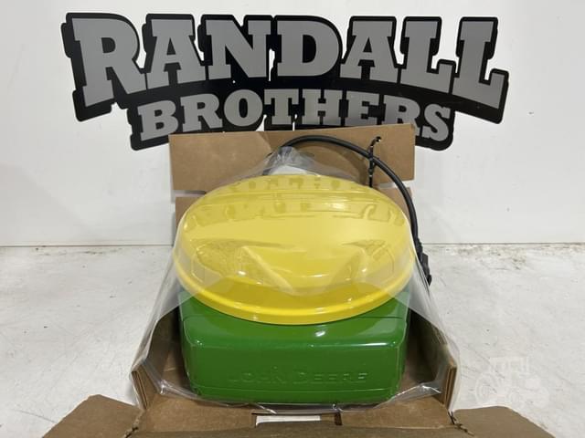 Image of John Deere StarFire 7500 equipment image 2