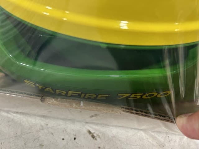 Image of John Deere StarFire 7500 equipment image 4