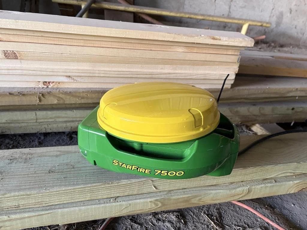 Image of John Deere StarFire 7500 Primary image