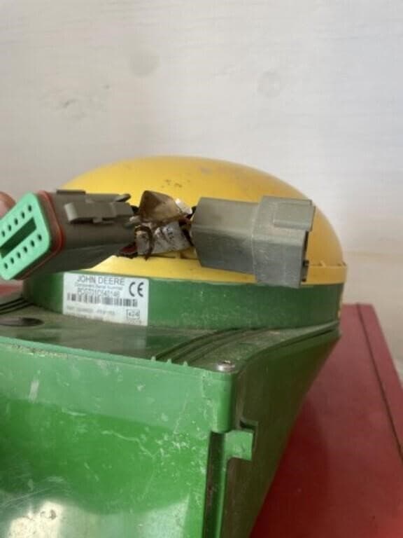 Image of John Deere StarFire iTC equipment image 2