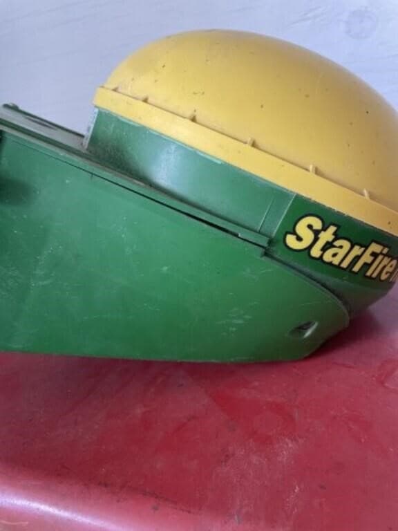 Image of John Deere StarFire iTC equipment image 3