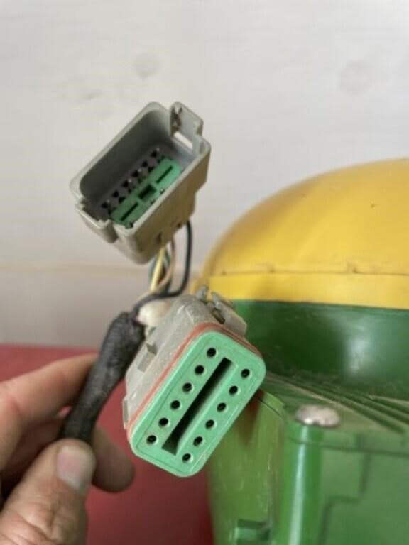 Image of John Deere StarFire iTC equipment image 2