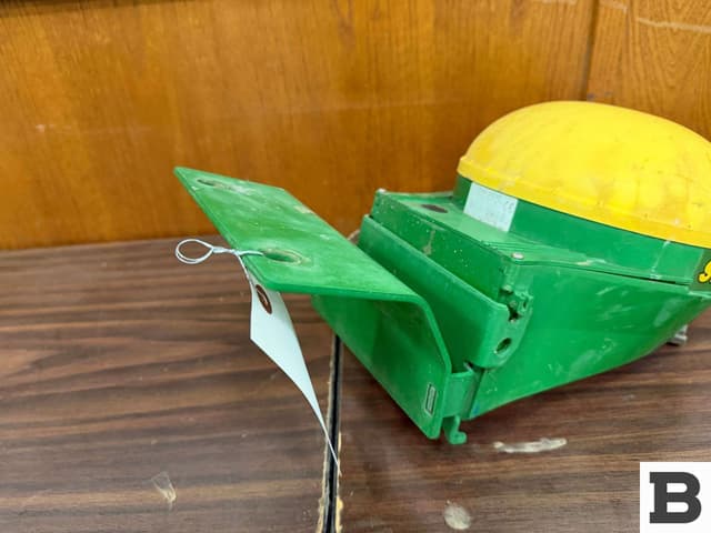 Image of John Deere StarFire iTC equipment image 3