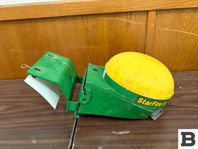 Image of John Deere StarFire iTC equipment image 2