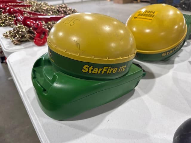 Image of John Deere StarFire iTC equipment image 1