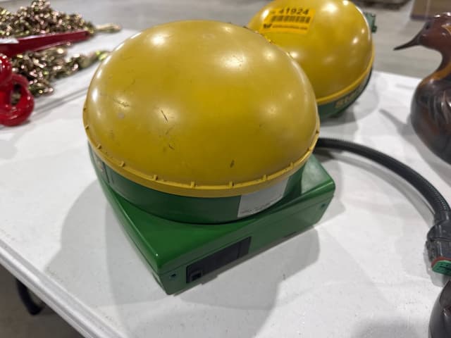 Image of John Deere StarFire iTC equipment image 3