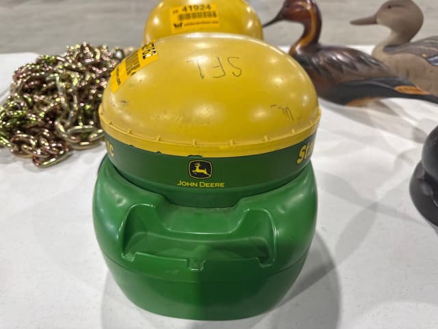 Image of John Deere StarFire iTC equipment image 2