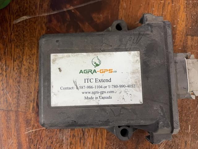 Image of John Deere StarFire iTC equipment image 2