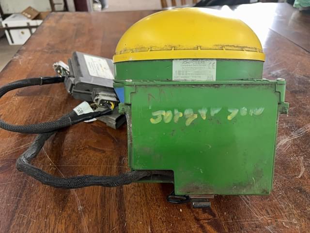Image of John Deere StarFire iTC equipment image 4