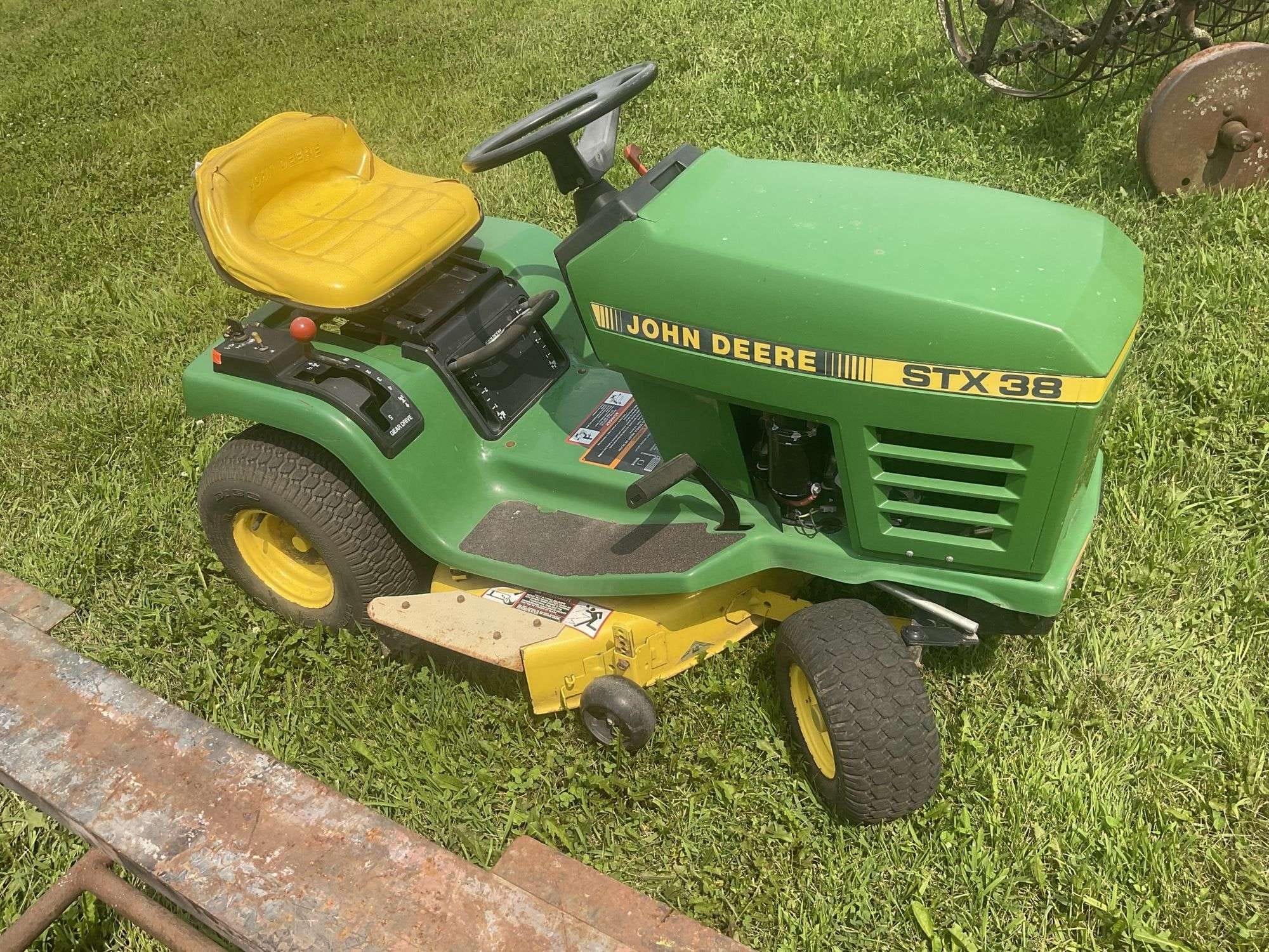 John Deere STX38 Equipment Image0