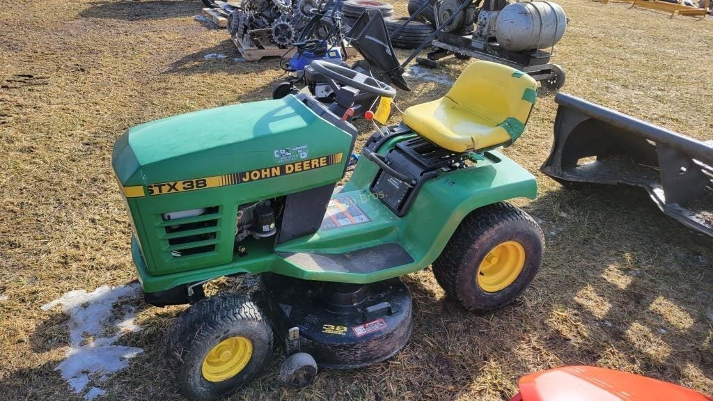 Main image John Deere STX38