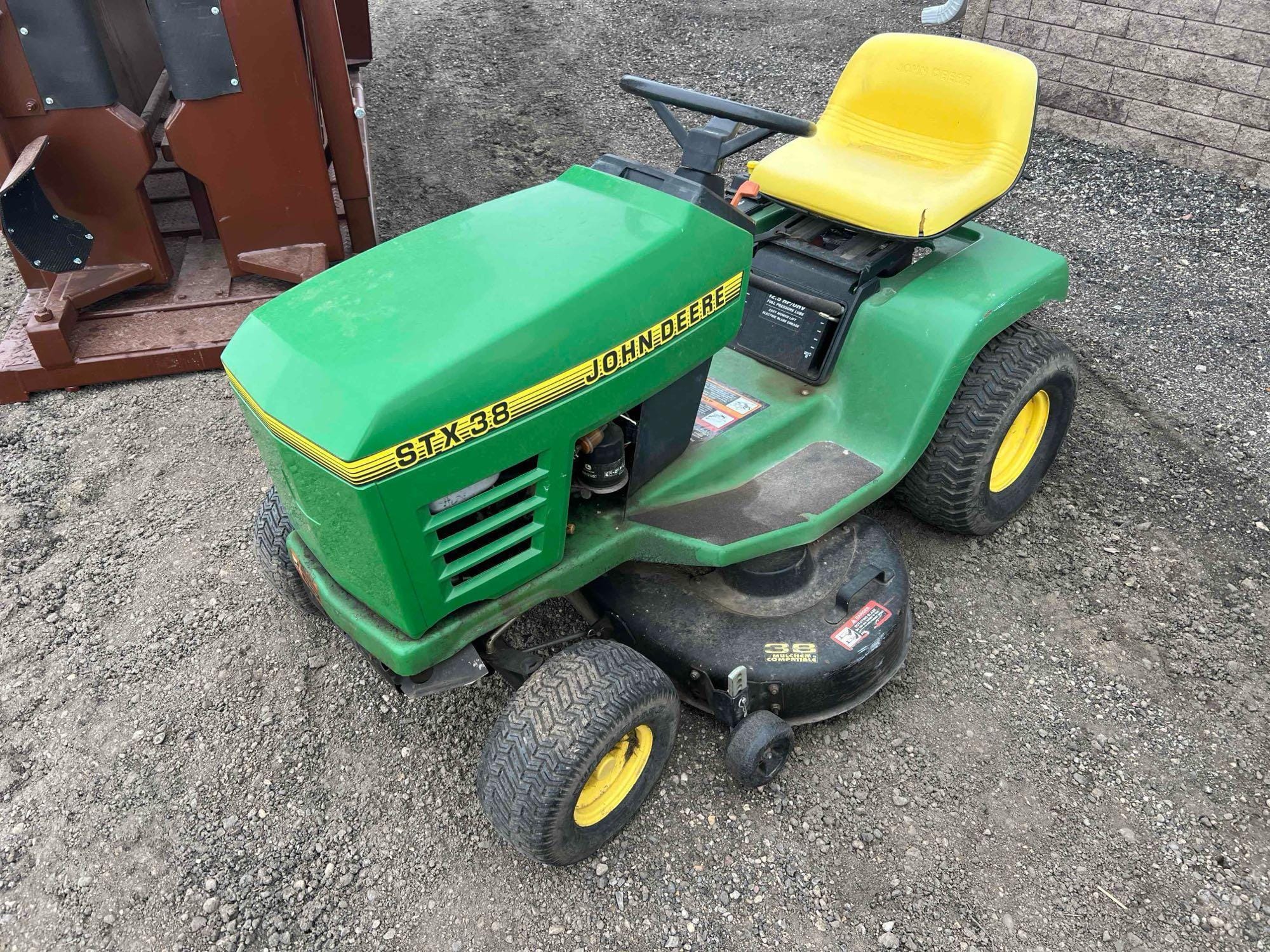 Main image John Deere STX38