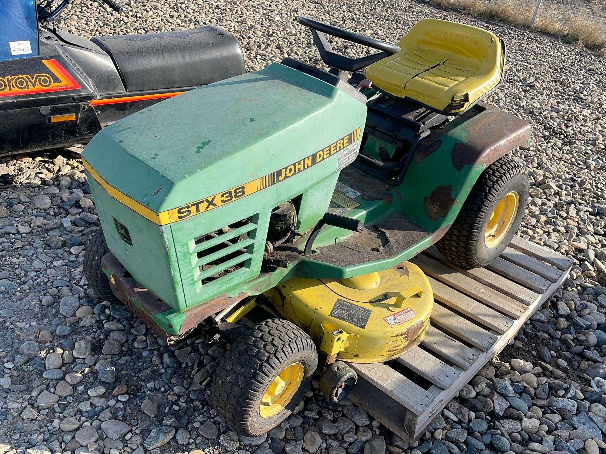 Main image John Deere STX38