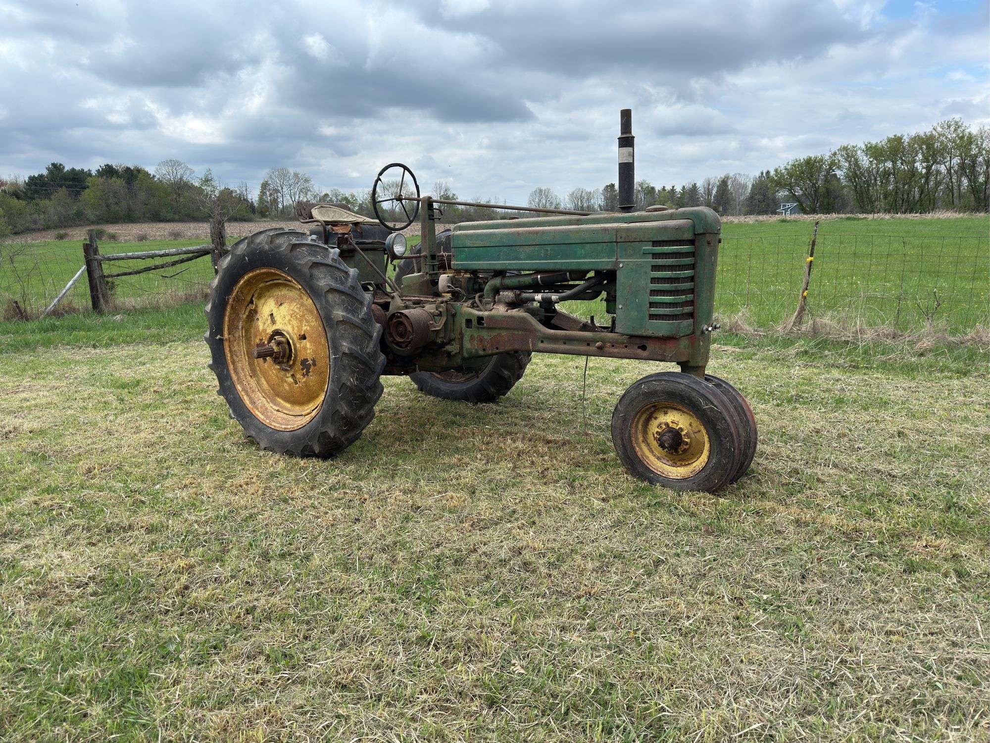 John Deere B Equipment Image0