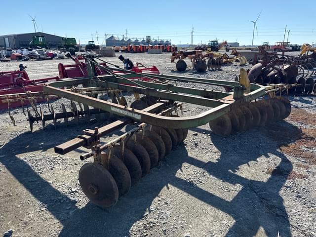 Image of John Deere T0210 equipment image 4