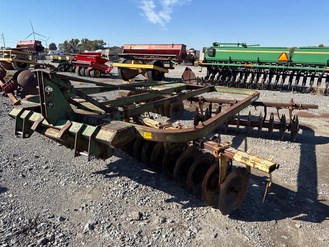 Image of John Deere T0210 Primary image