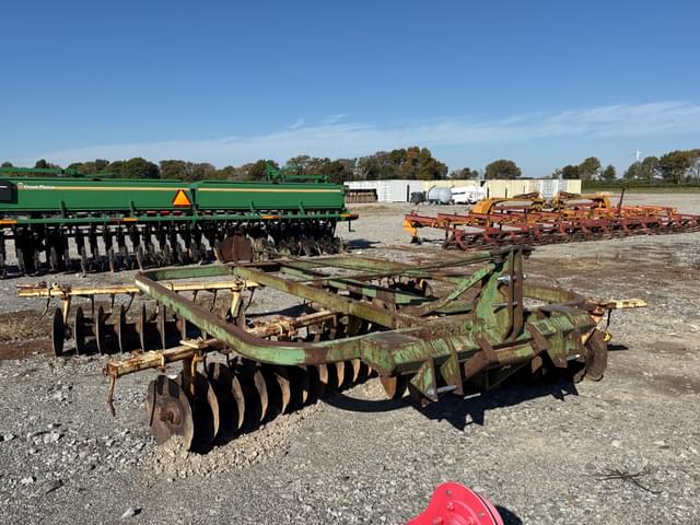 Image of John Deere T0210 equipment image 1