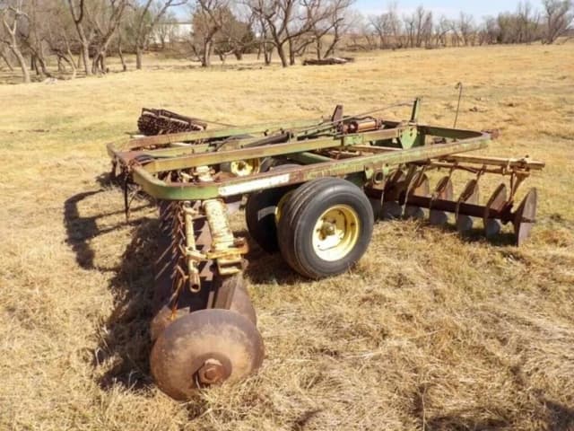 Image of John Deere T0210 equipment image 4