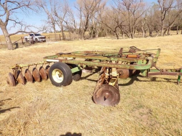 Image of John Deere T0210 equipment image 2