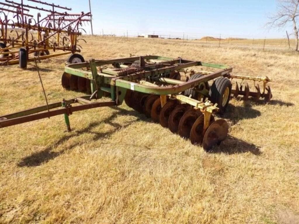 Image of John Deere T0210 Primary image