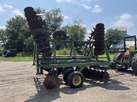 Image of John Deere T0230 equipment image 1