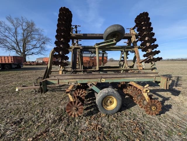Image of John Deere T0230 equipment image 3