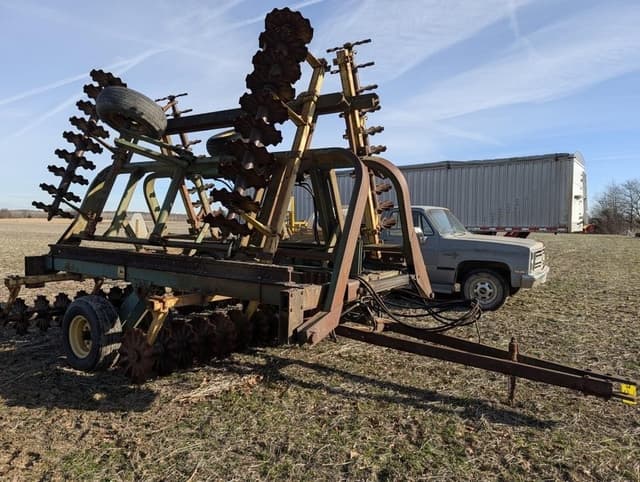 Image of John Deere T0230 equipment image 1