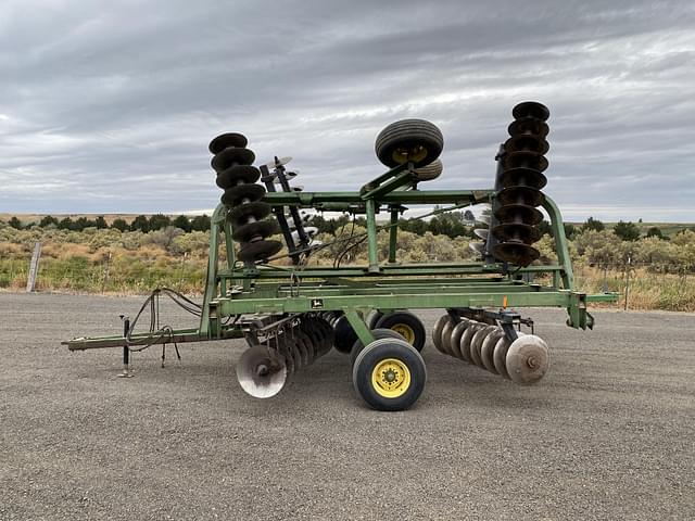 Image of John Deere T0235 equipment image 1