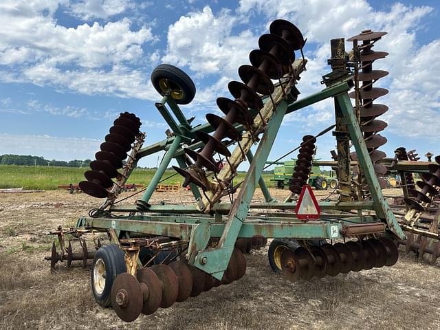 Image of John Deere T0330 equipment image 3