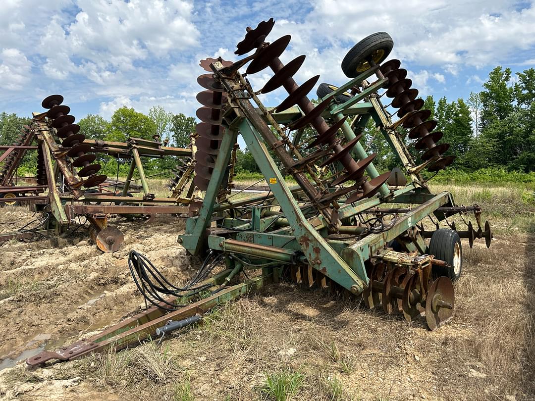 Image of John Deere T0330 Primary image