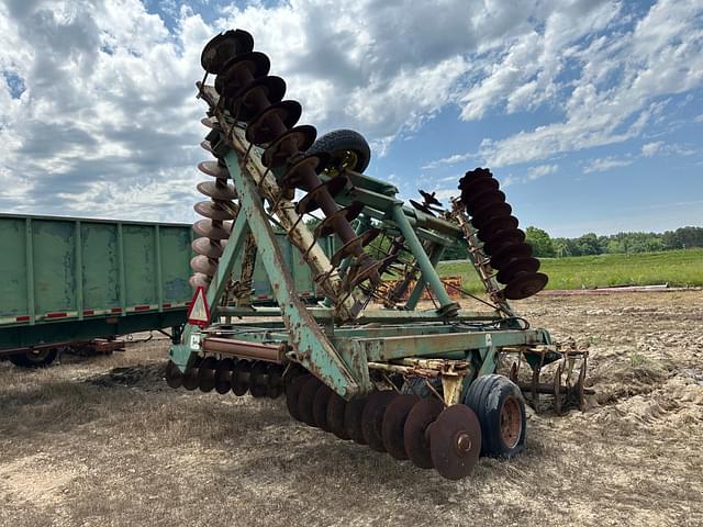 Image of John Deere T0330 equipment image 2