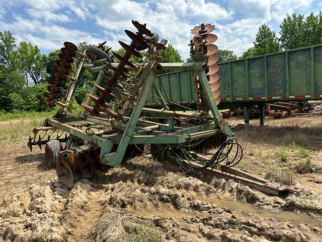 Image of John Deere T0330 equipment image 1