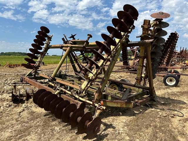 Image of John Deere T0330 equipment image 3