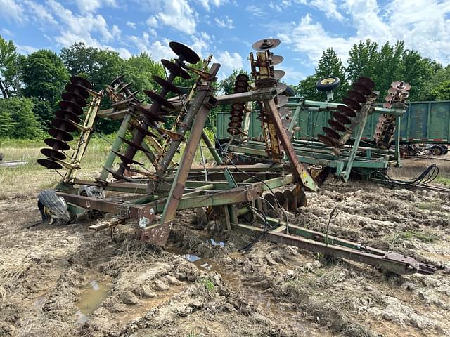 Image of John Deere T0330 equipment image 1
