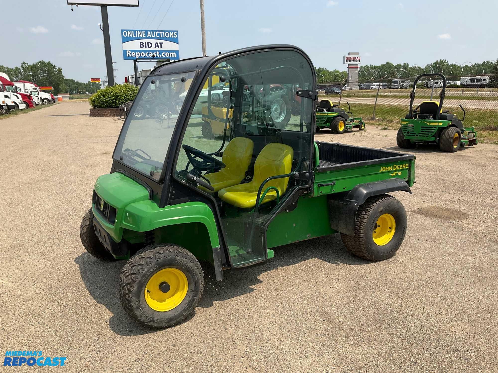 Main image John Deere Gator