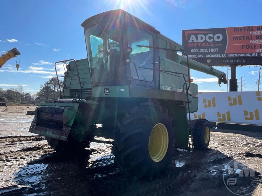 John Deere 7720 Titan II Equipment Image0
