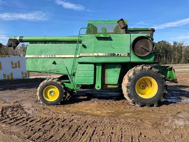 Image of John Deere 7720 Titan II equipment image 3