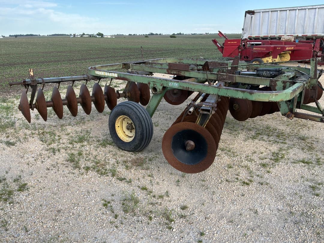 Image of John Deere 210 Primary image