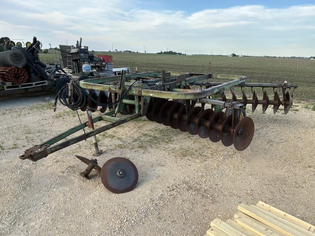 Image of John Deere 210 equipment image 2